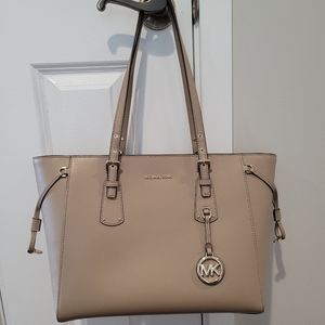 Michael Kors Voyager crossgrain leather tote bag